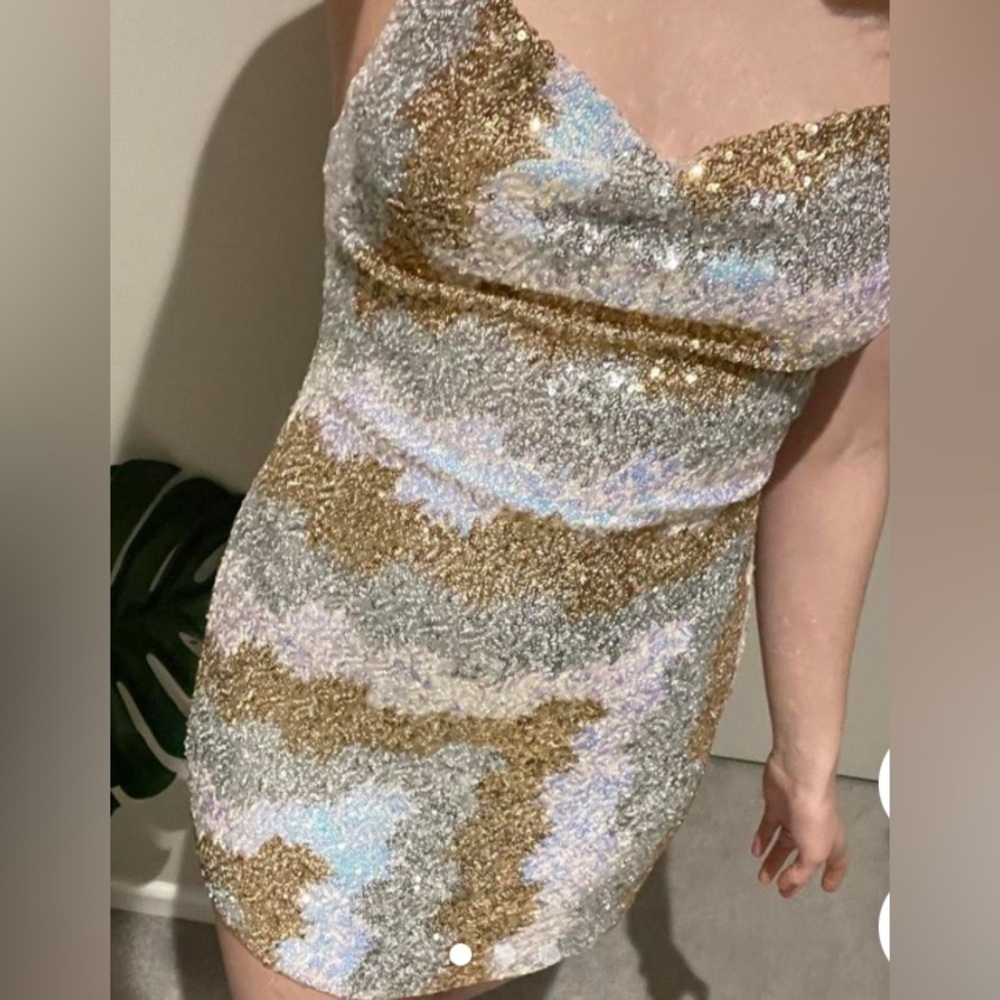 Selfie leslie sequin mini dress •